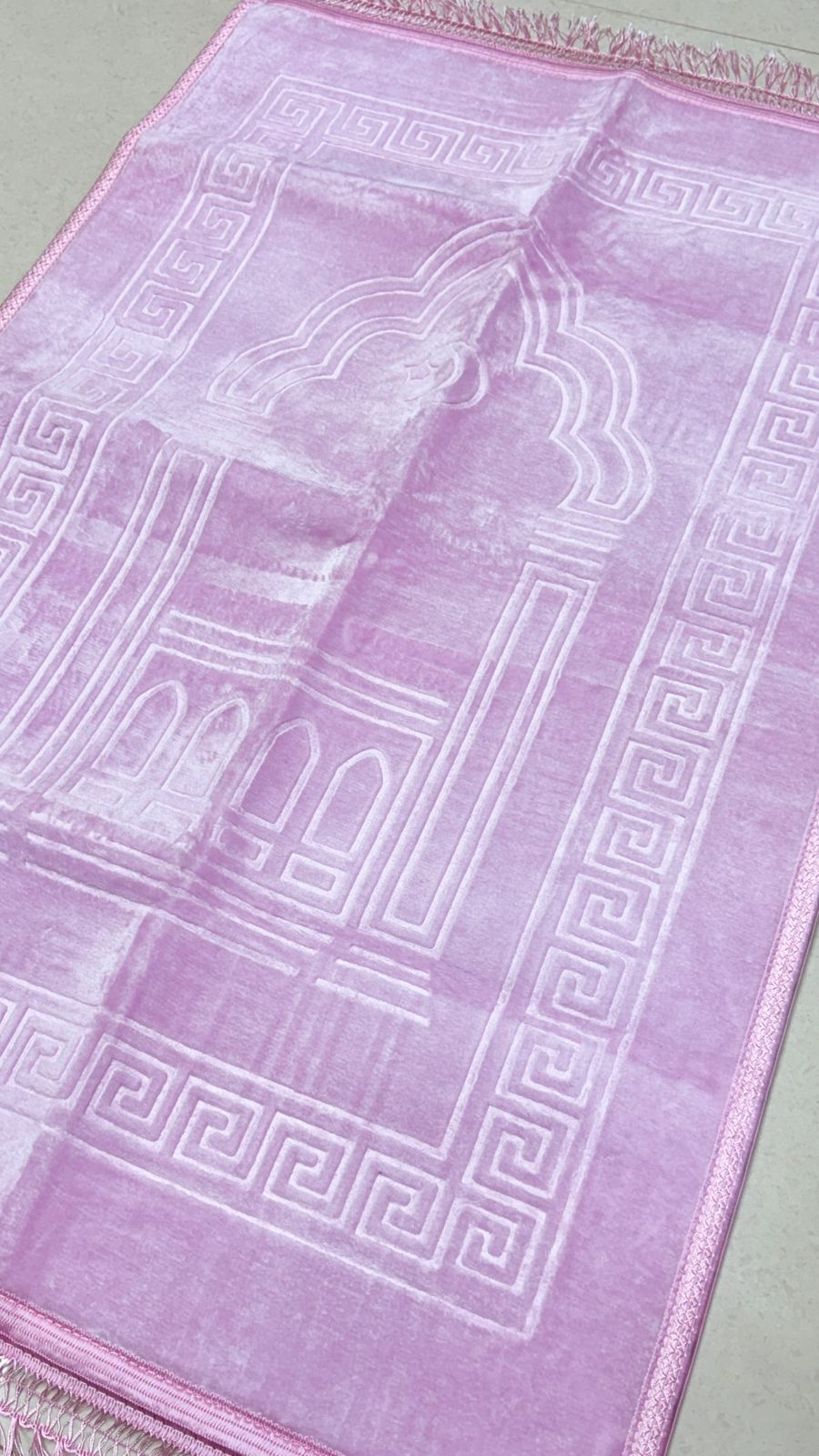 Minimalist Velvet Green Prayer Mat – Modern Musallah for Daily Salah – Soft, Lightweight Janamaz (42” x 28”)